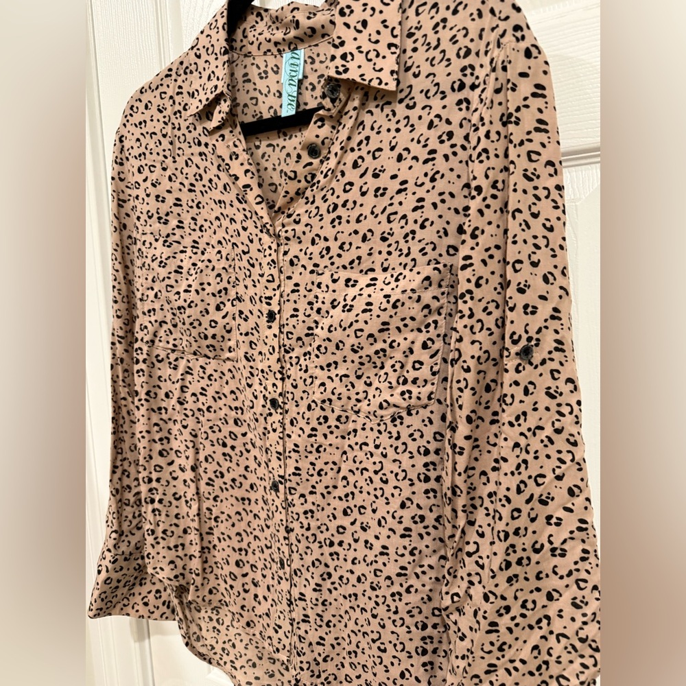 Leopard Print Button-Up Blouse - Picture 2 of 5